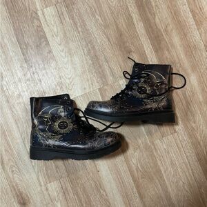 Sun & moon combat boots. Groovy boots brand new. Never worn.